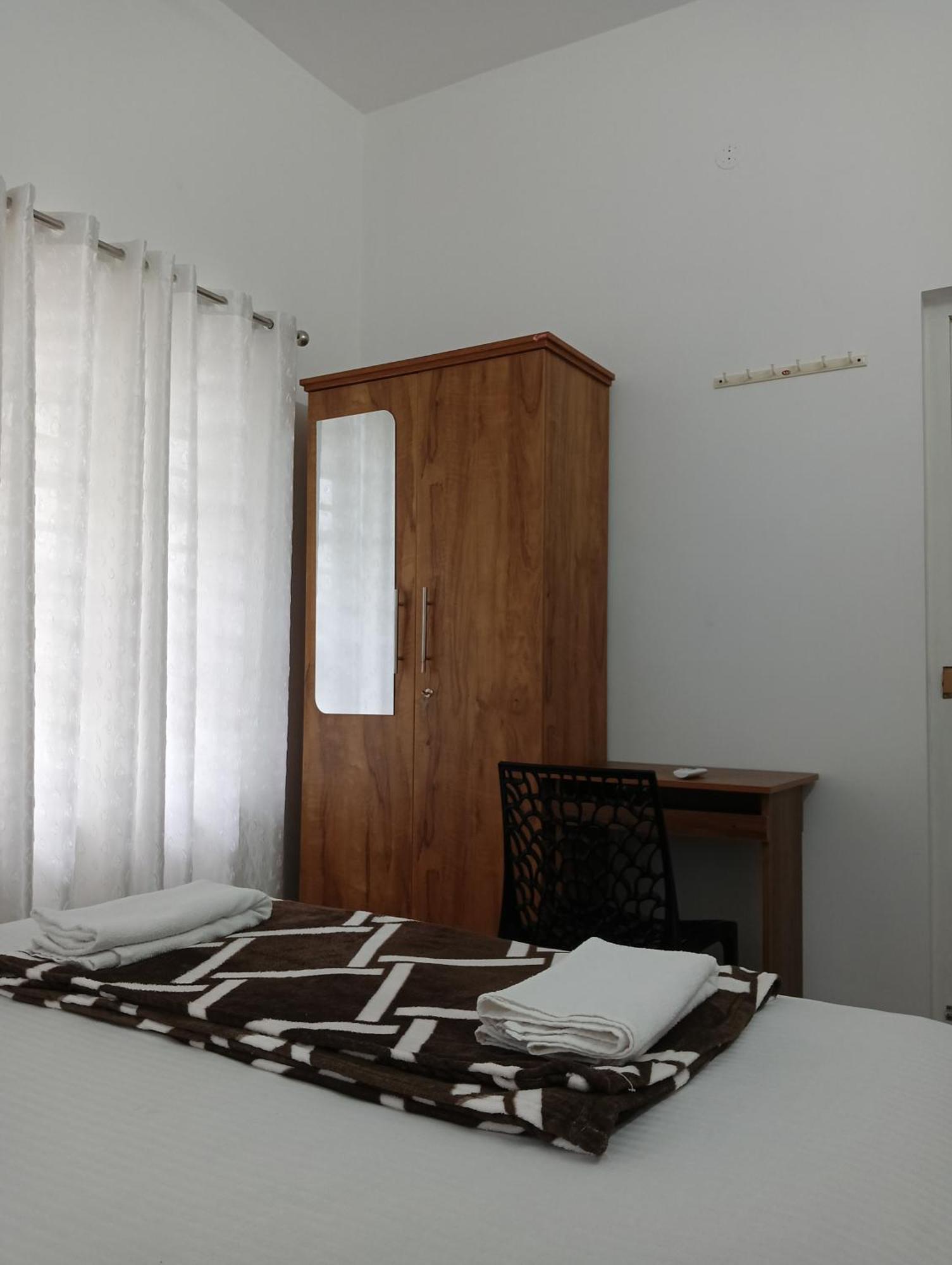 Whitefort Rohini अपार्टमेंट